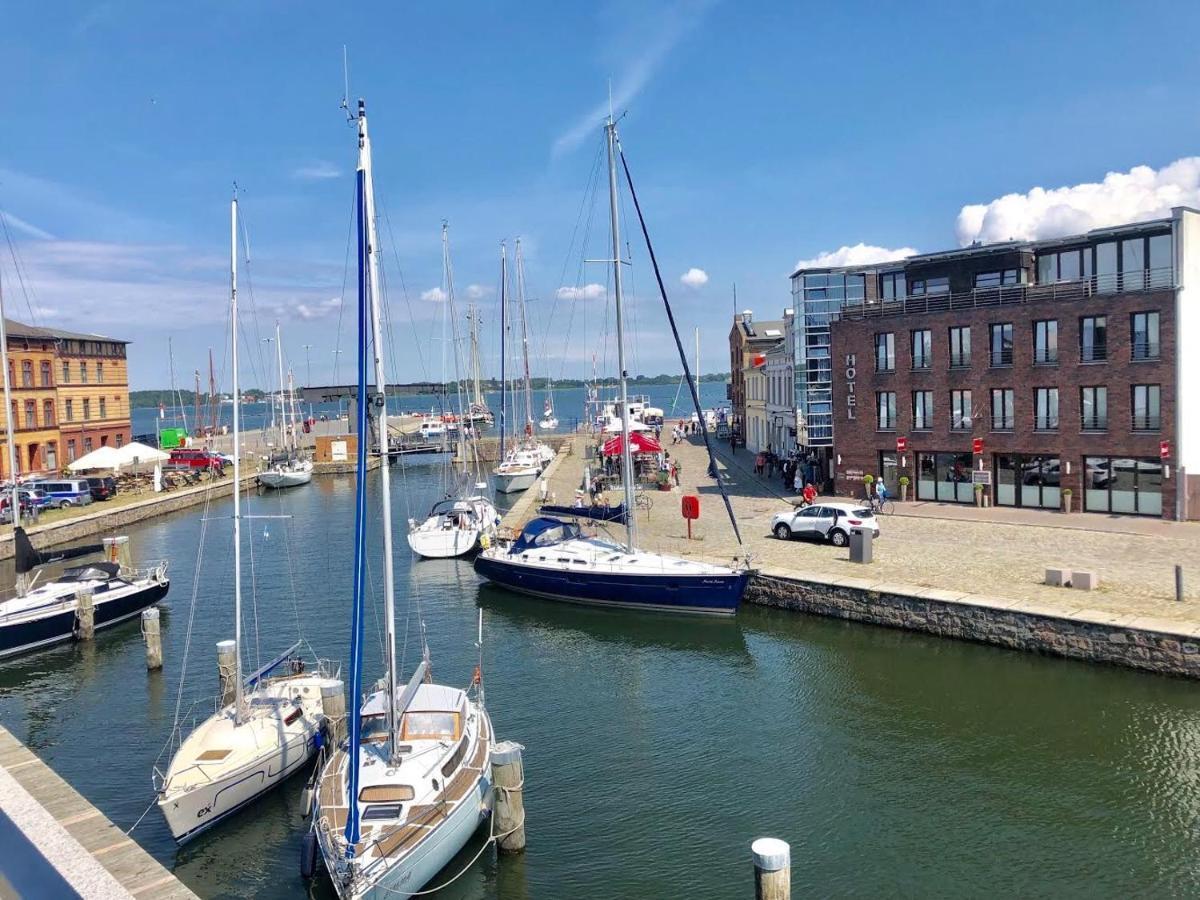 Hochwertige Apartments Im Stralsunder Hafen Exteriör bild